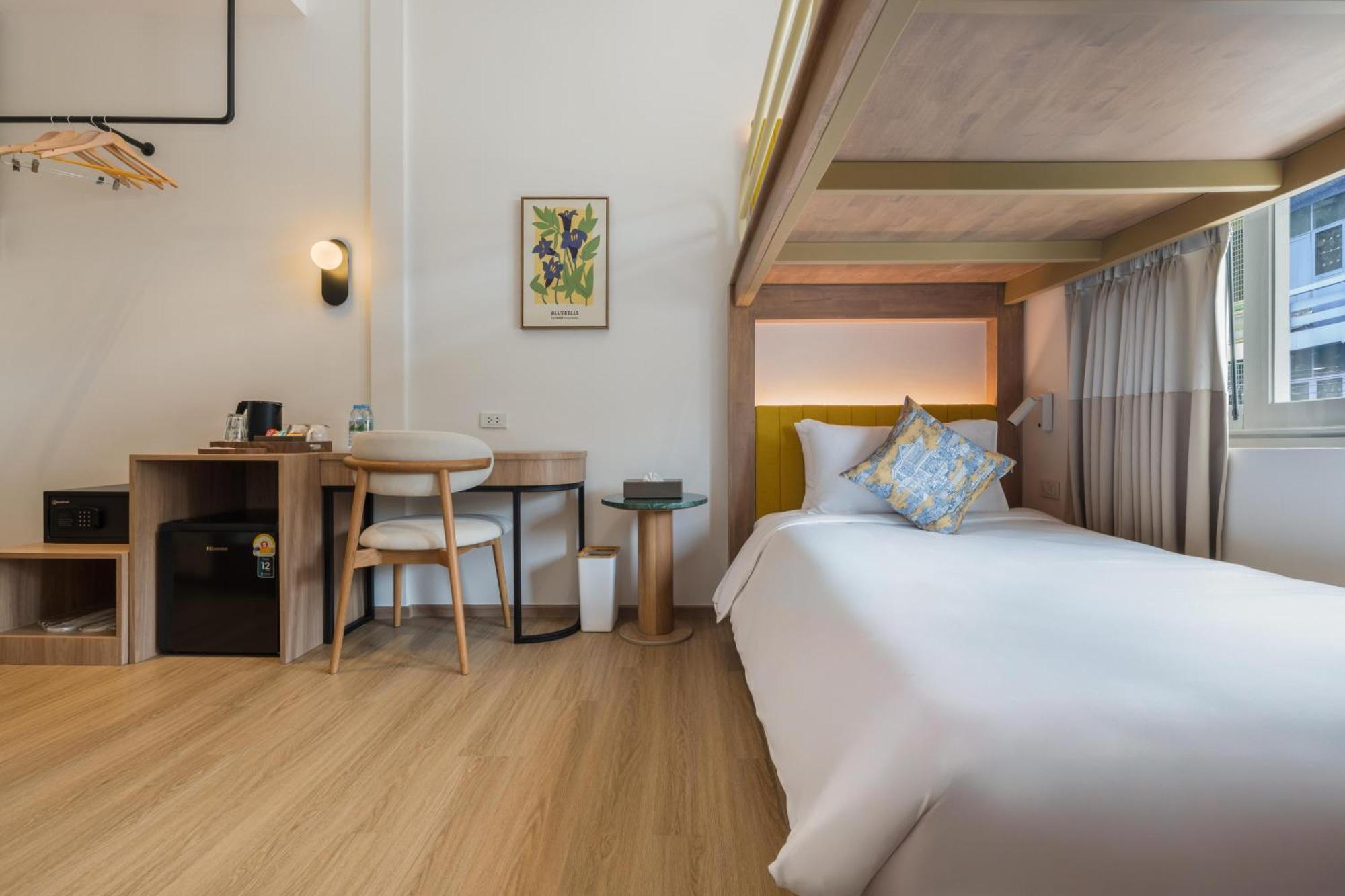 Upstairs At Ton Ton Hotel Bangkok Ngoại thất bức ảnh