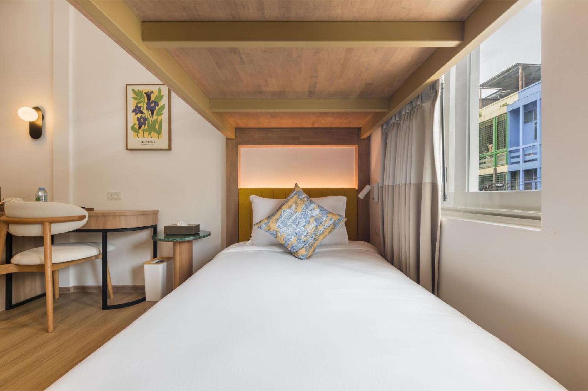 Upstairs At Ton Ton Hotel Bangkok Ngoại thất bức ảnh