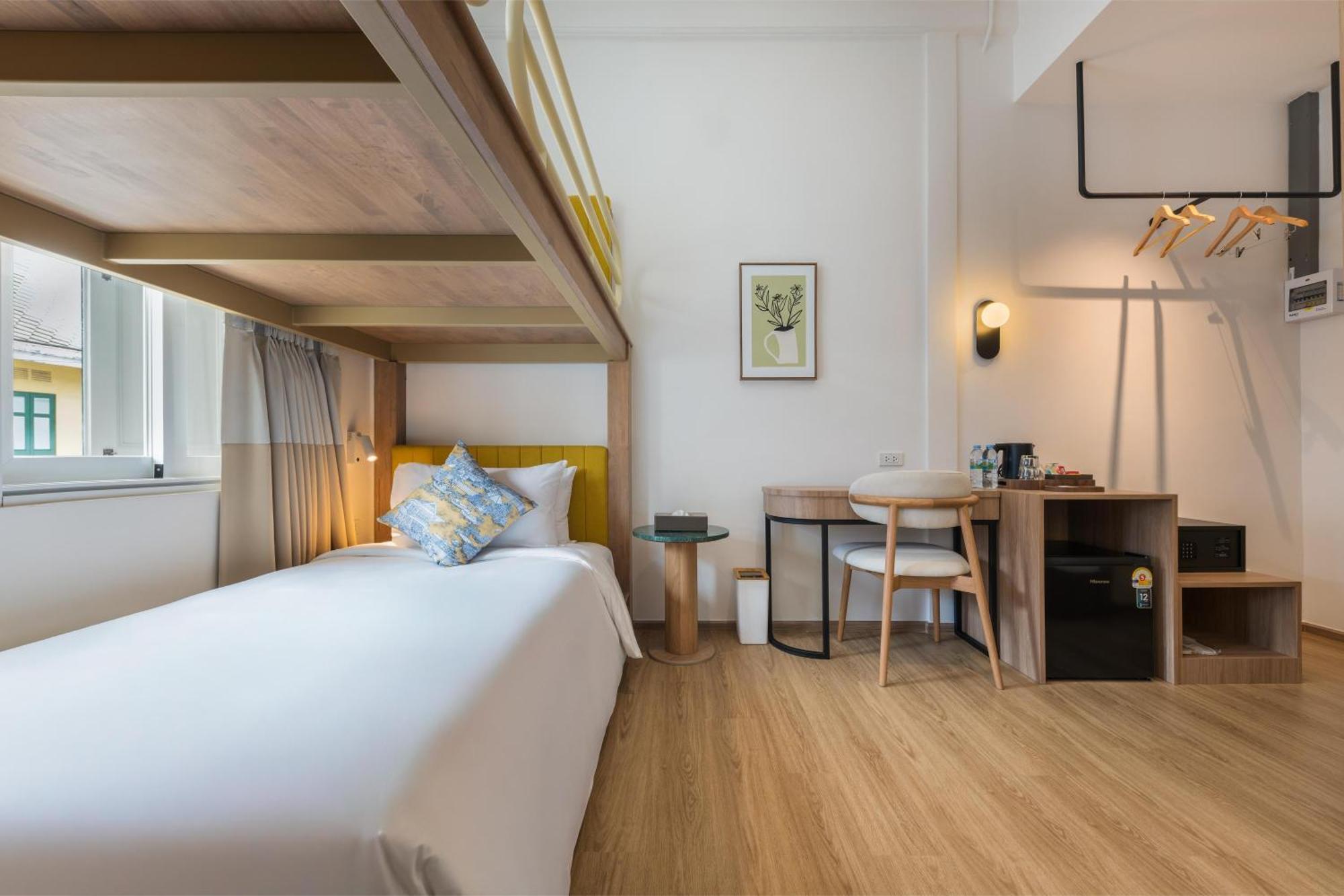 Upstairs At Ton Ton Hotel Bangkok Ngoại thất bức ảnh