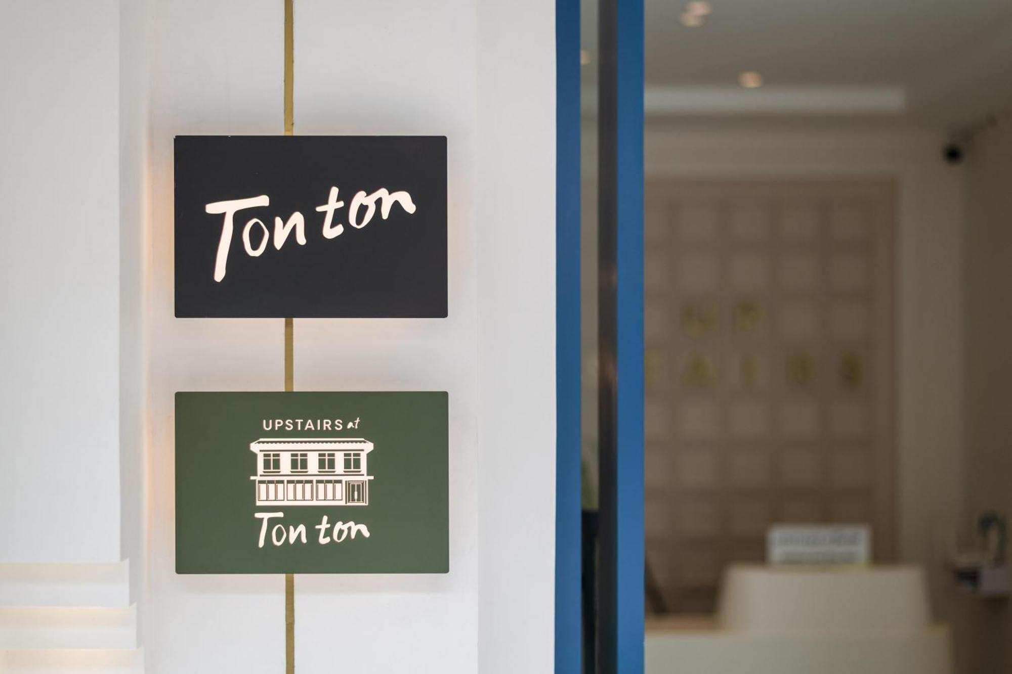 Upstairs At Ton Ton Hotel Bangkok Ngoại thất bức ảnh